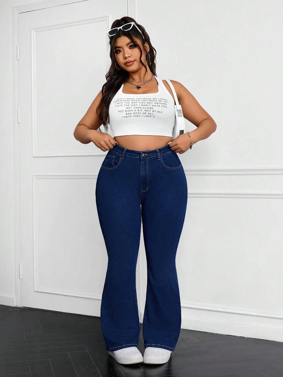 niebieskie spodnie jeans