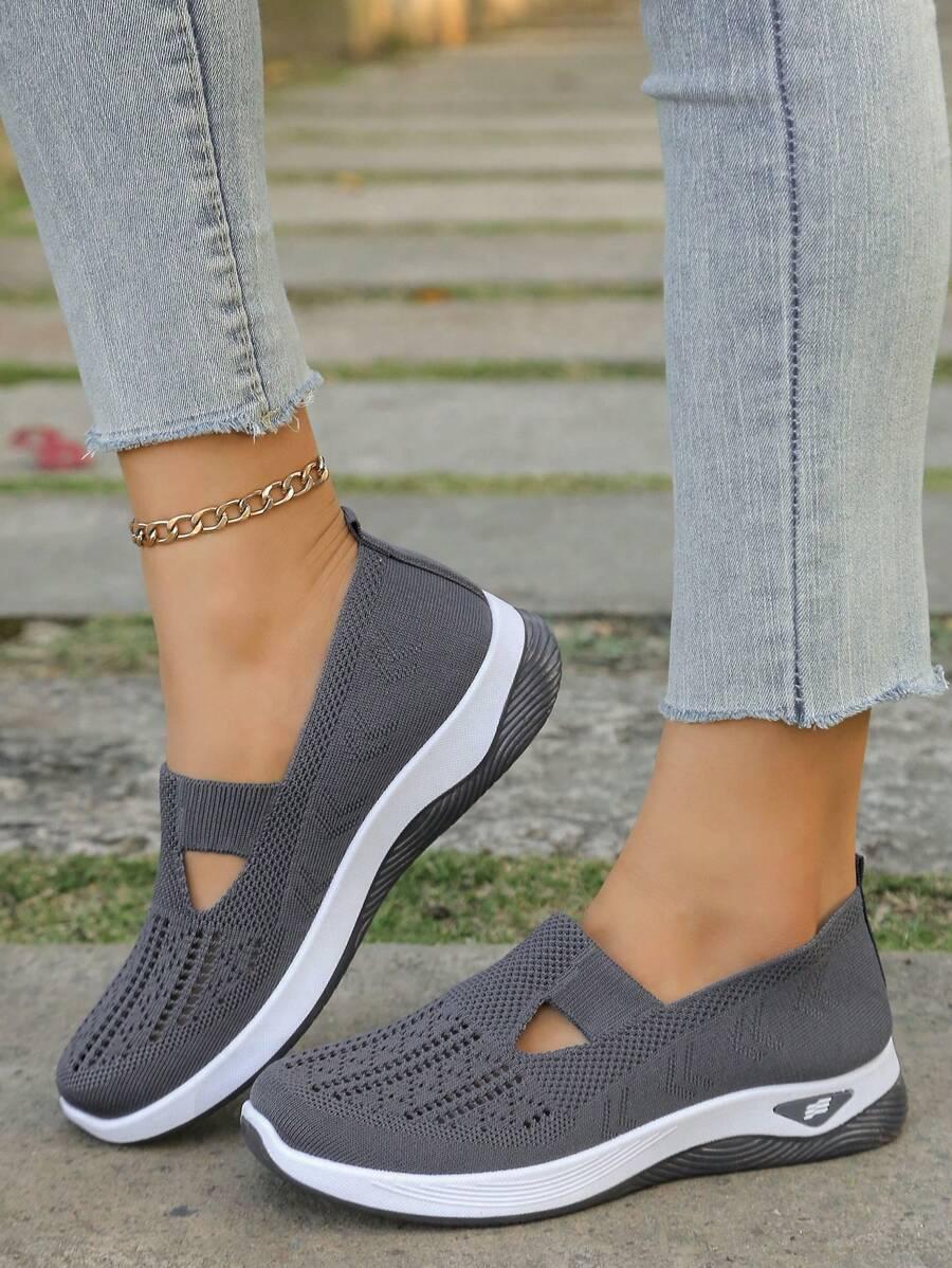 szare buty sportowe
