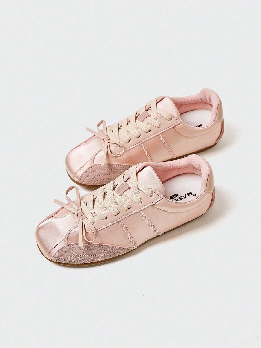 różowe sznurowane buty sportowe