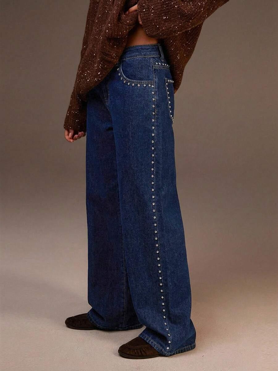 granatowe spodnie jeans