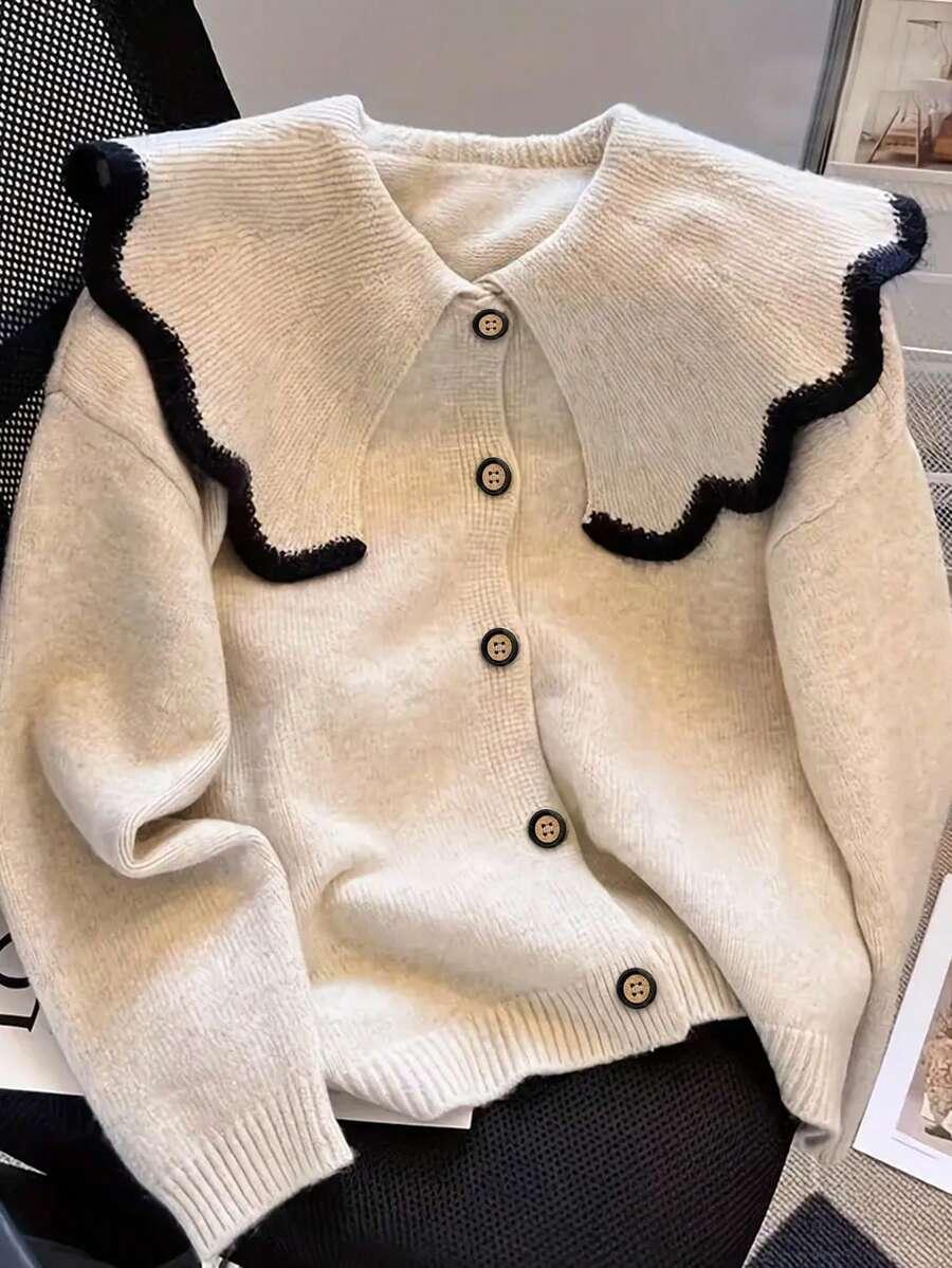 beżowy sweter guziki 