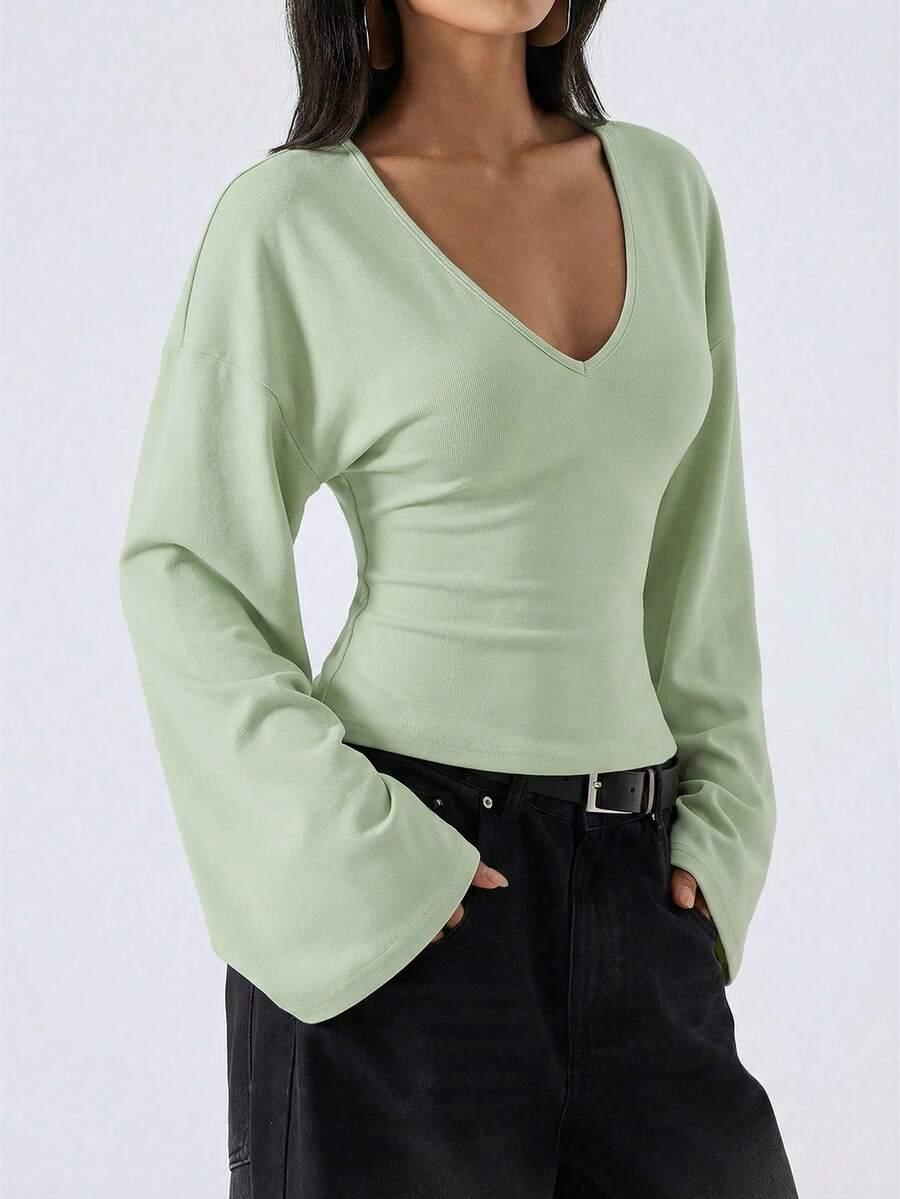 zielona bluzka rozszerzane rękawy v-neck