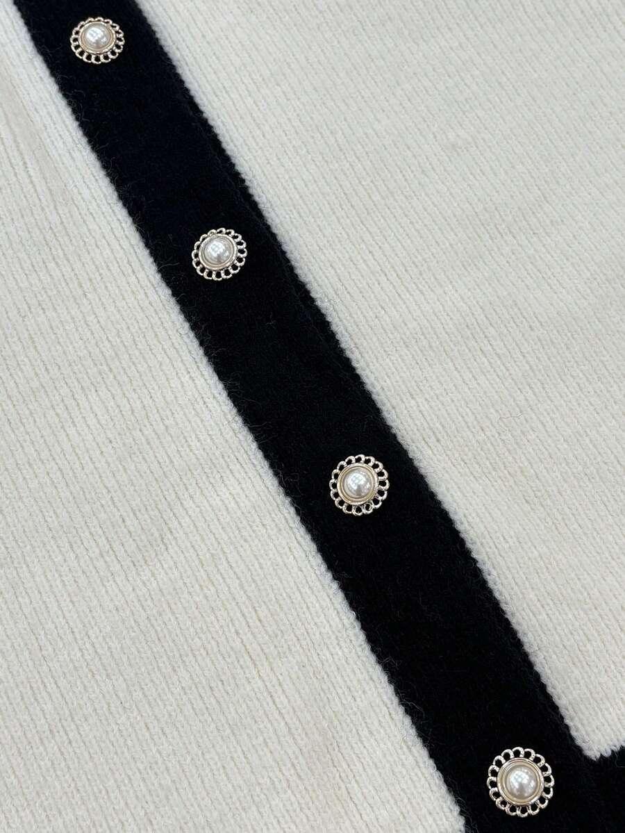 dzianinowy sweter kontrast guziki
