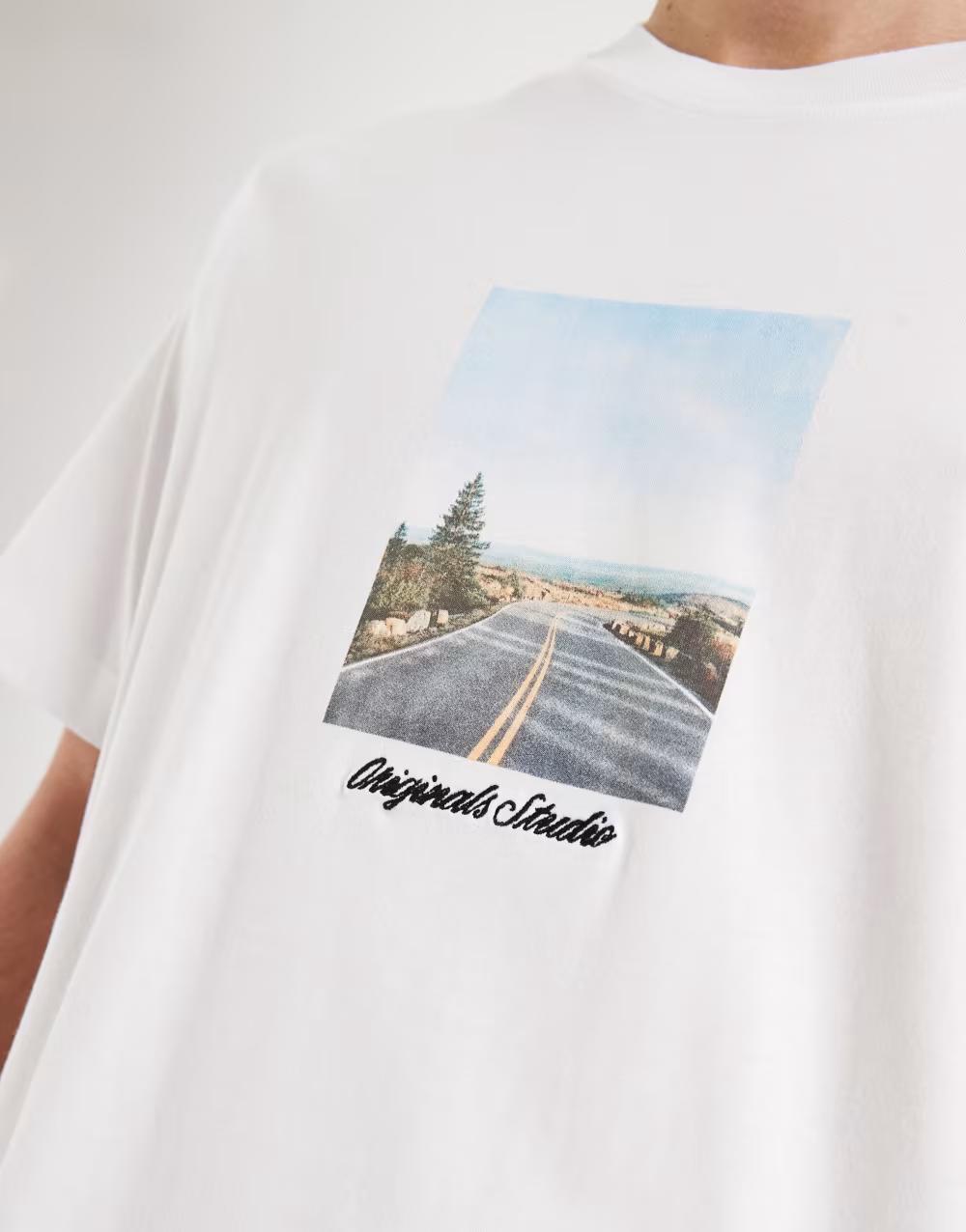 BIAŁY BAWEŁNIANY T-SHIRT NADRUK