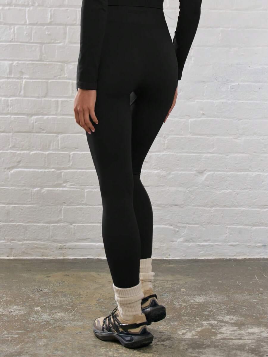 czarne sportowe legginsy