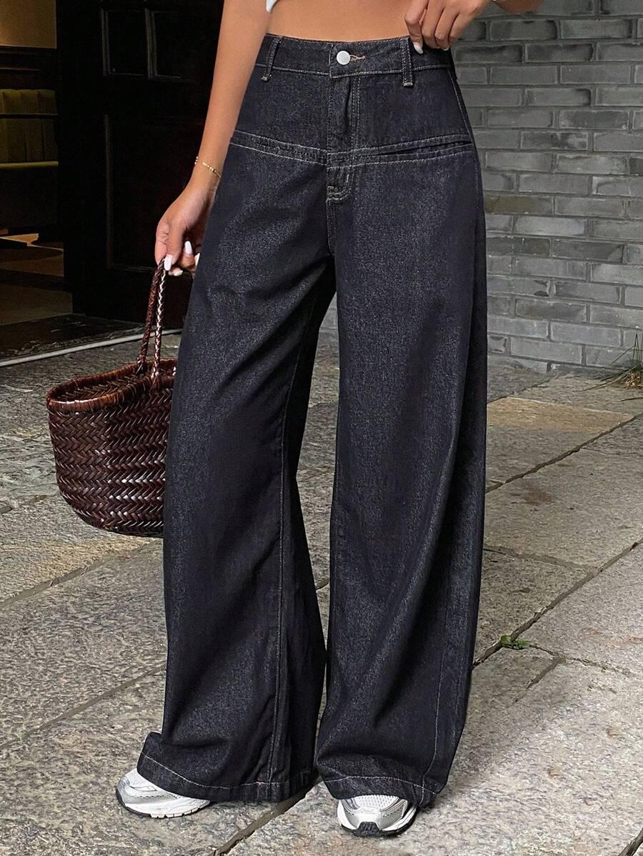 granatowe spodnie jeans
