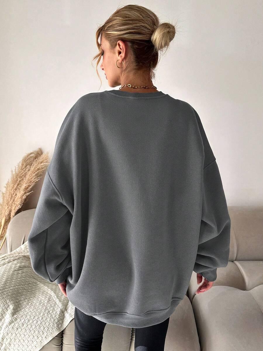 szara bluza napis