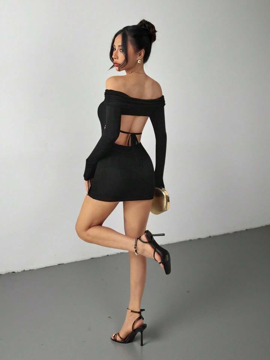 CZARNA MINI SUKIENKA