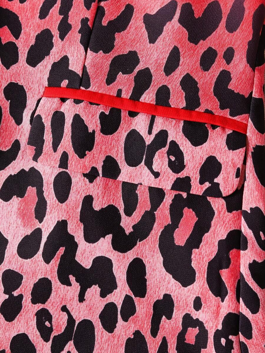 czerwona marynarka animal print