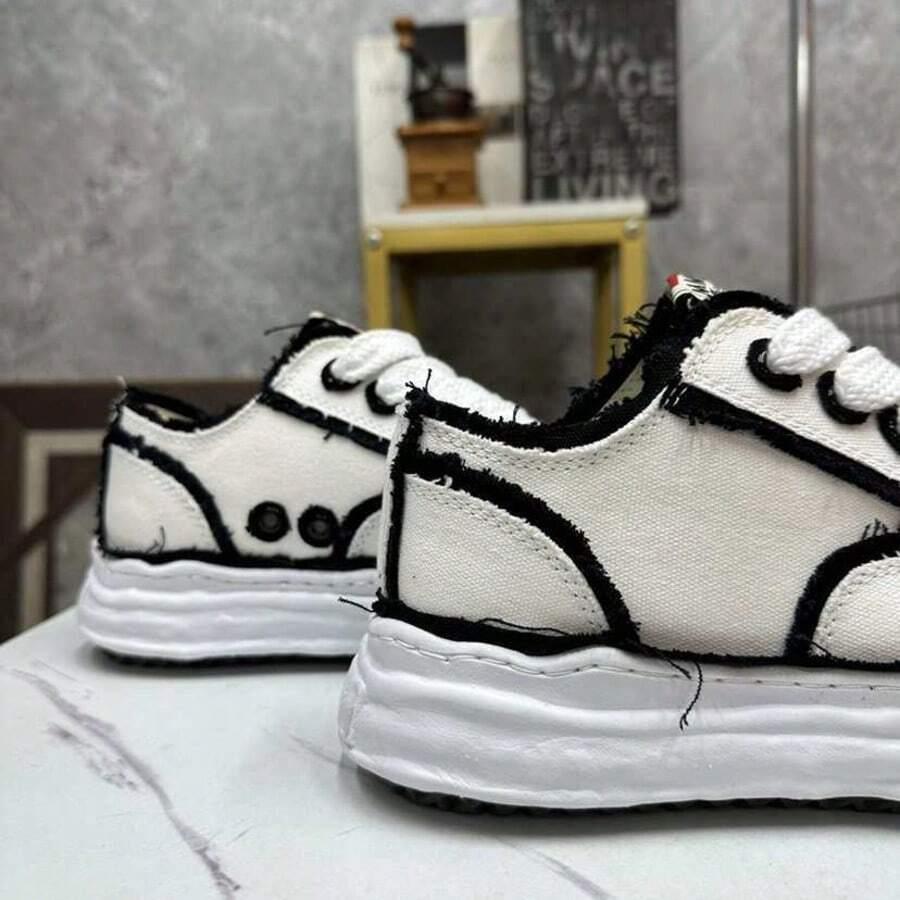 SZNUROWANE BUTY SPORTOWE