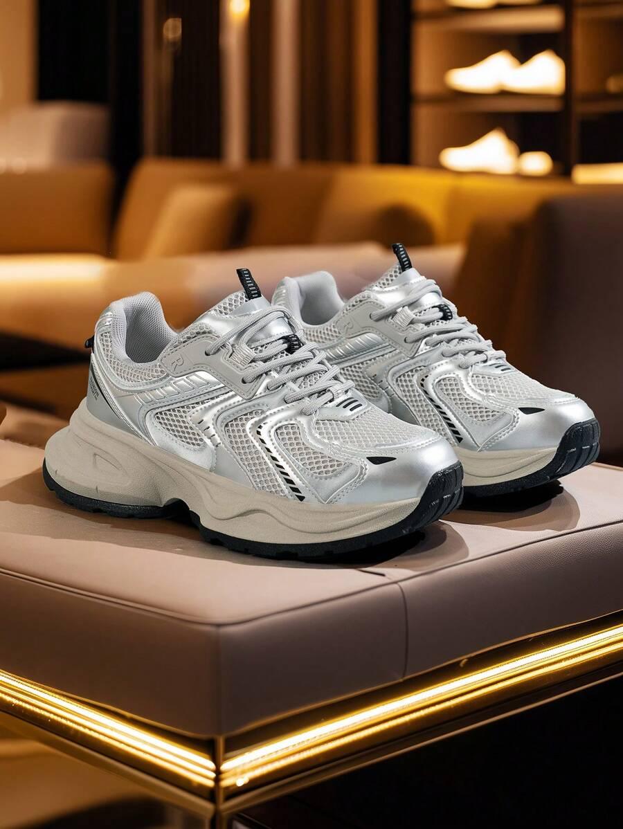 sznurowane buty sportowe