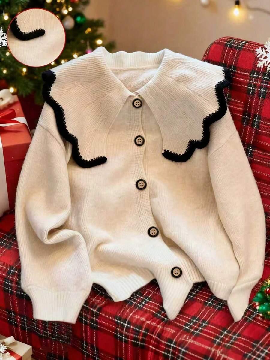 beżowy sweter guziki 