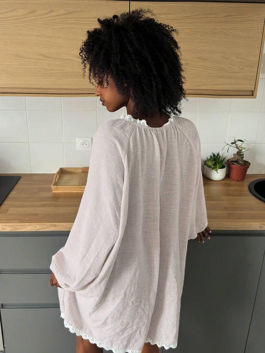 beżowe onesie koronka