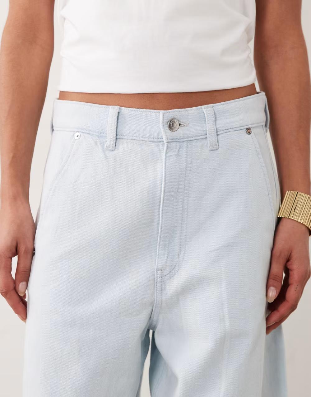 niebieskie spodnie jeans kieszenie