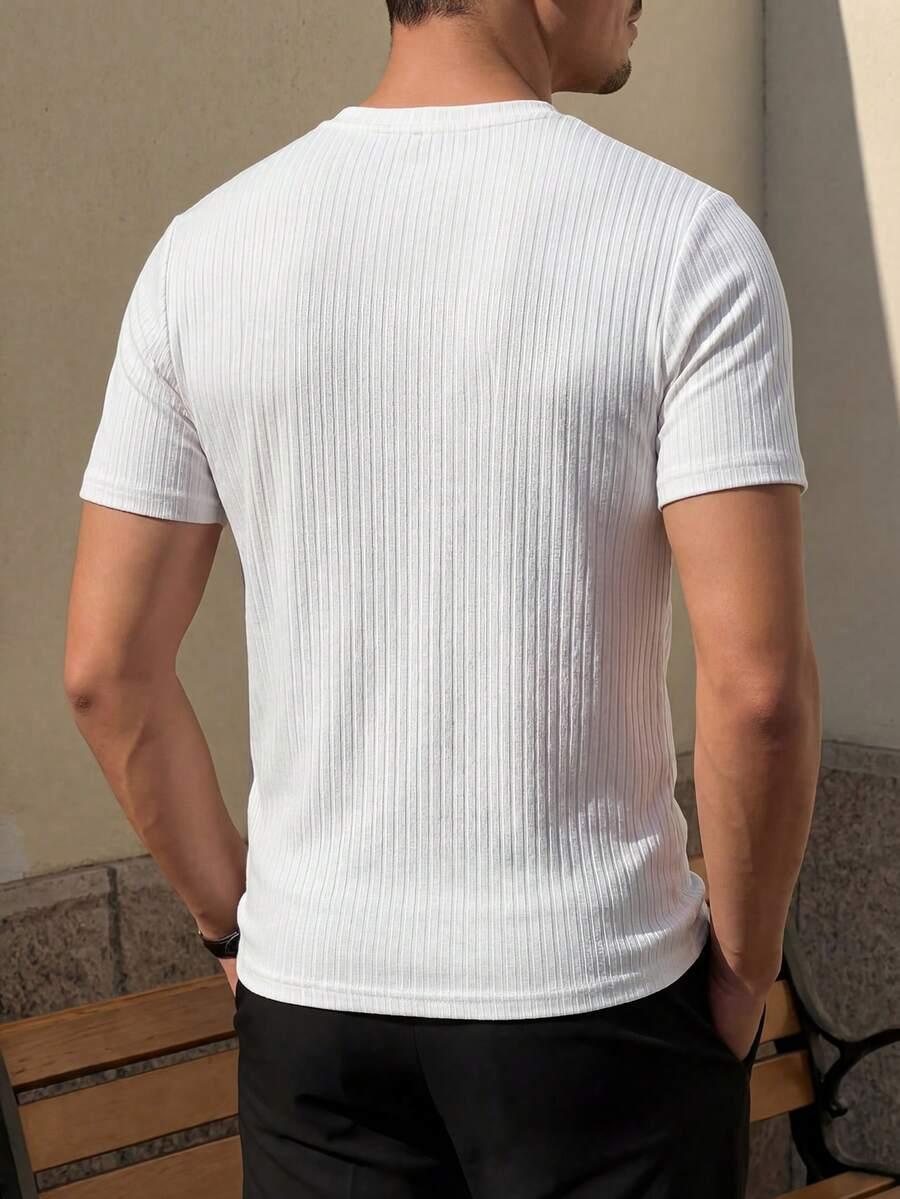 BIAŁY PRĄŻKOWANY T-SHIRT