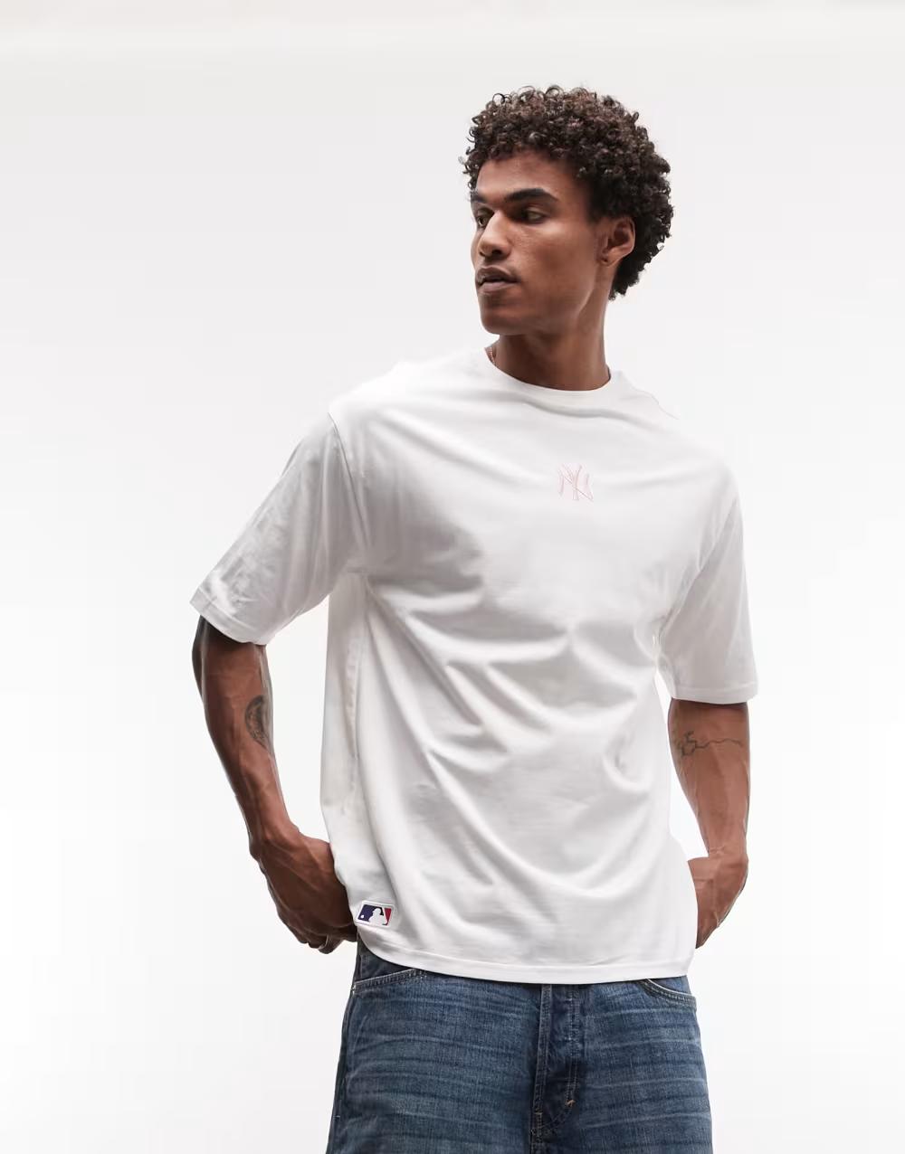 biały t-shirt okrągły dekolt logo