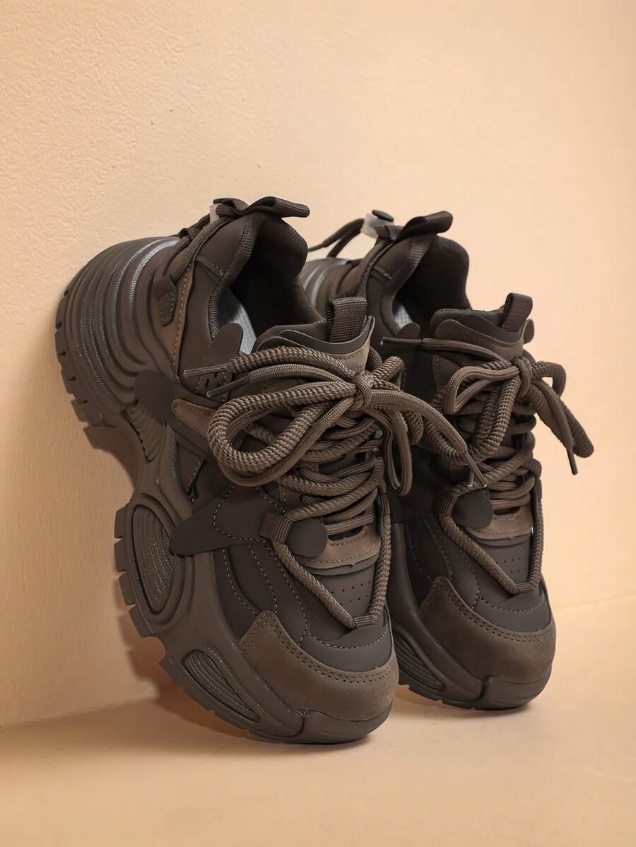 brązowe buty sportowe