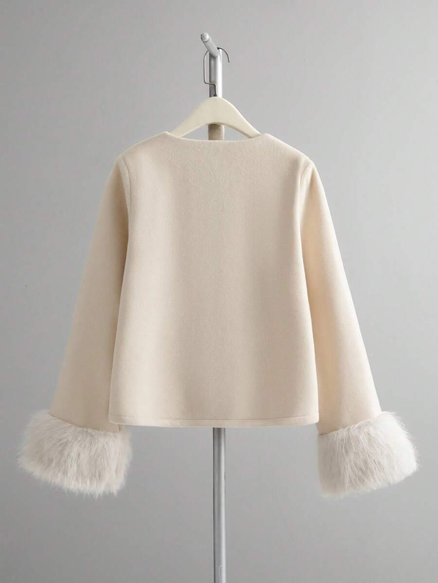 beżowy sweter guziki 