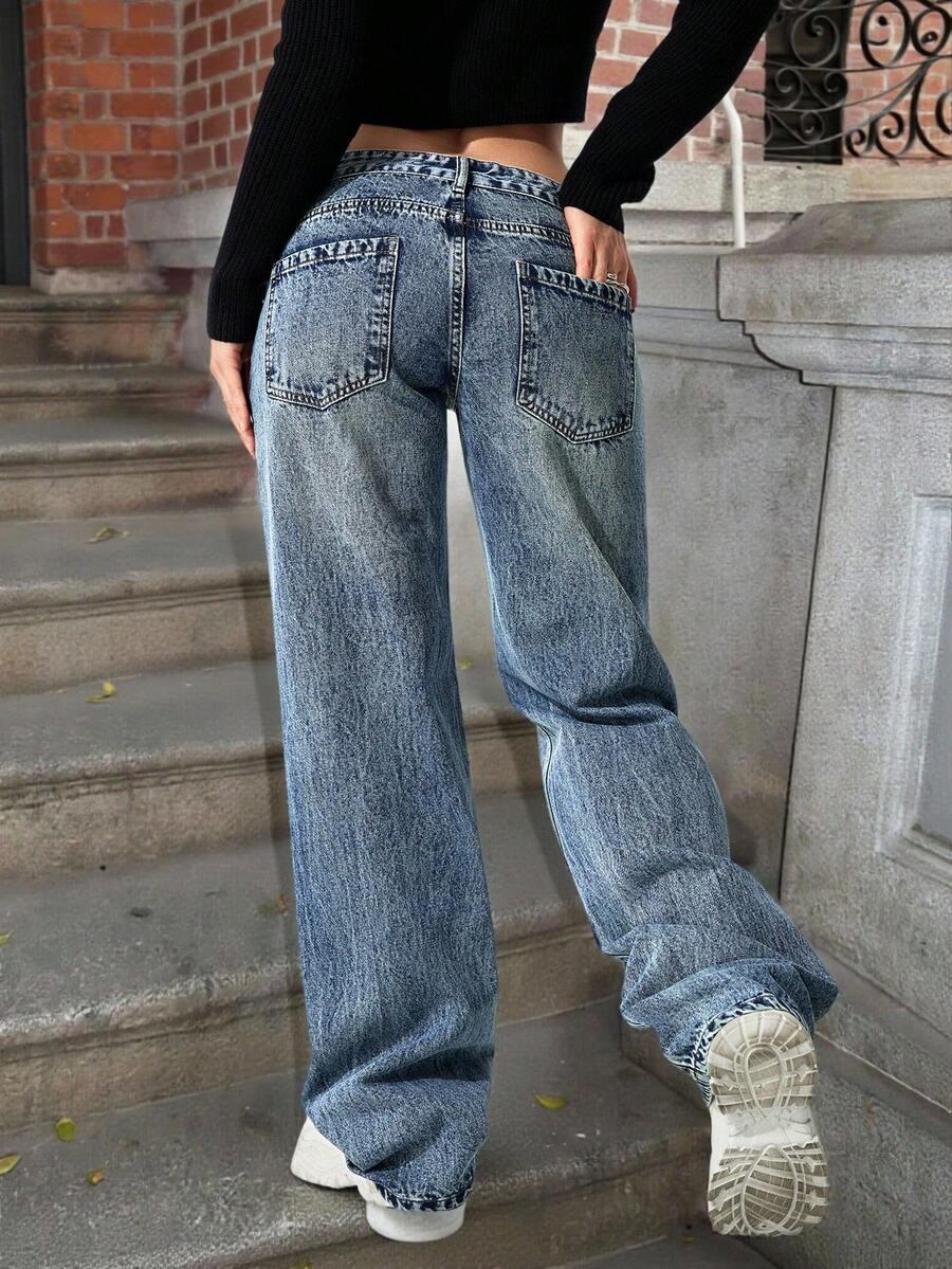 niebieskie jeansy kieszenie
