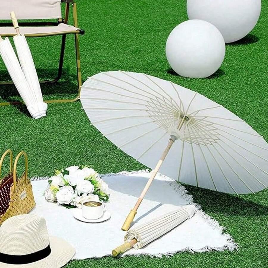 mały papierowy parasol