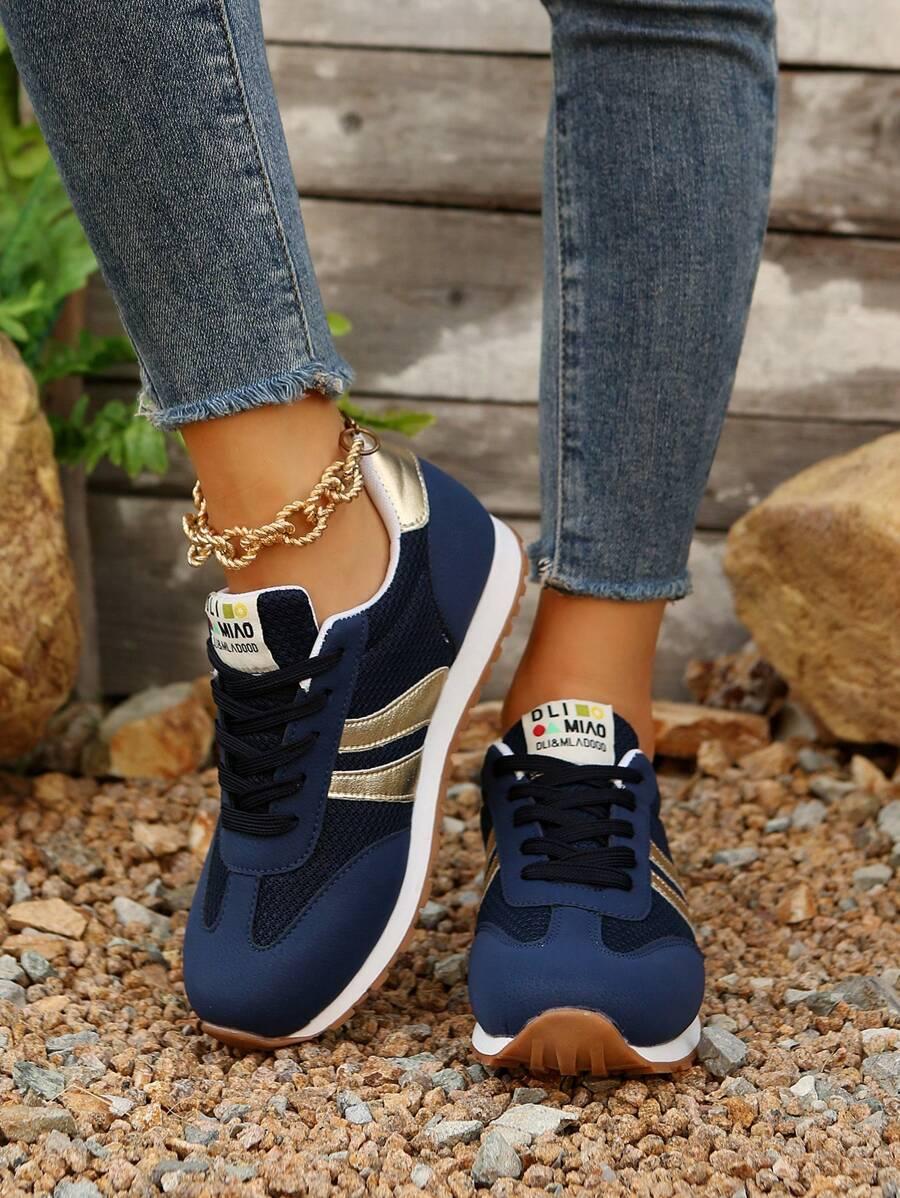 granatowe buty sportowe