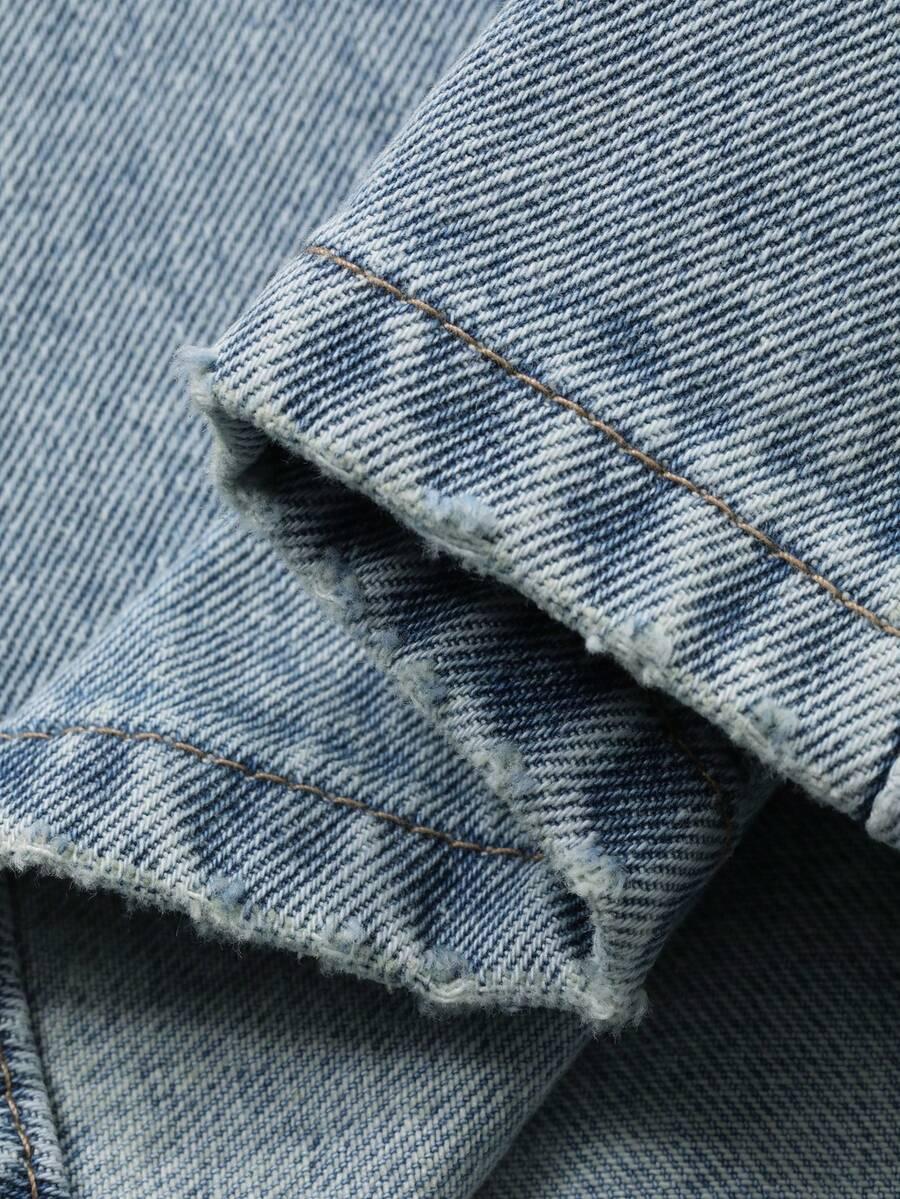 niebieskie spodnie jeans