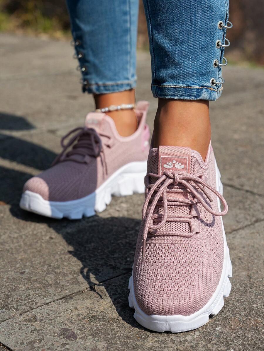 różowe sznurowane buty 