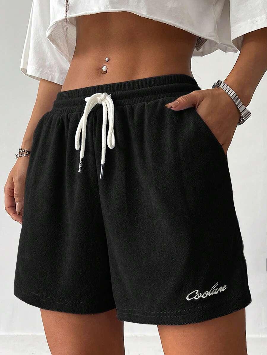 czarne spodenki casual 