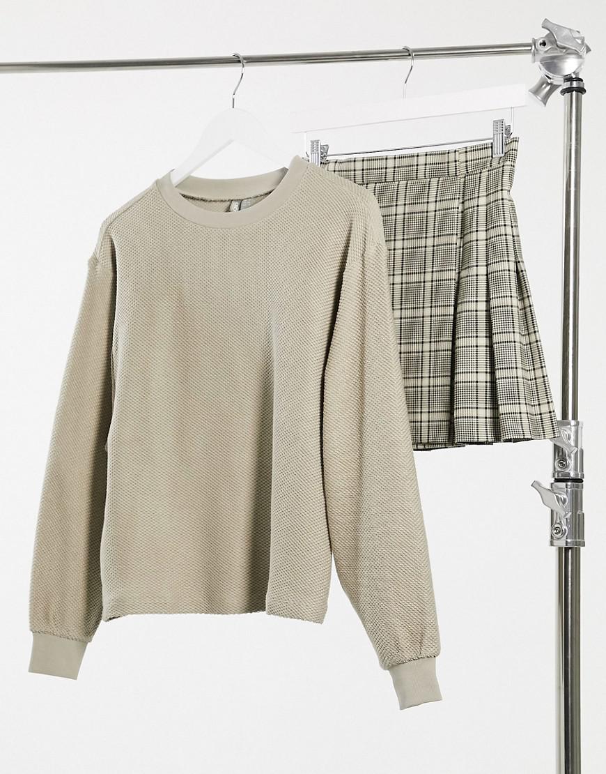 sweter okrągły dekolt 