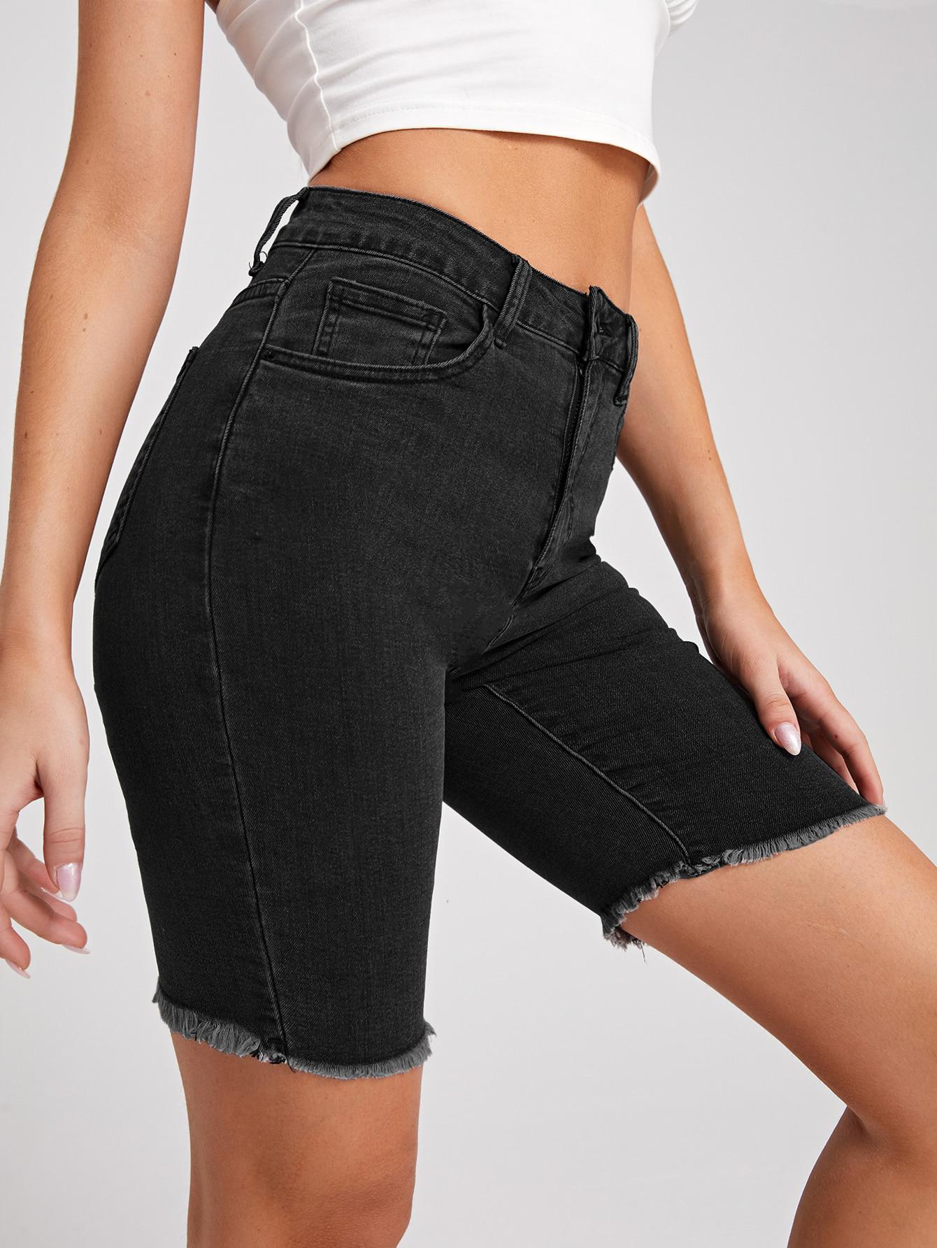 czarne krótkie spodenki jeans