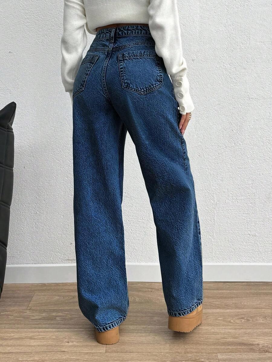 niebieskie spodnie jeans