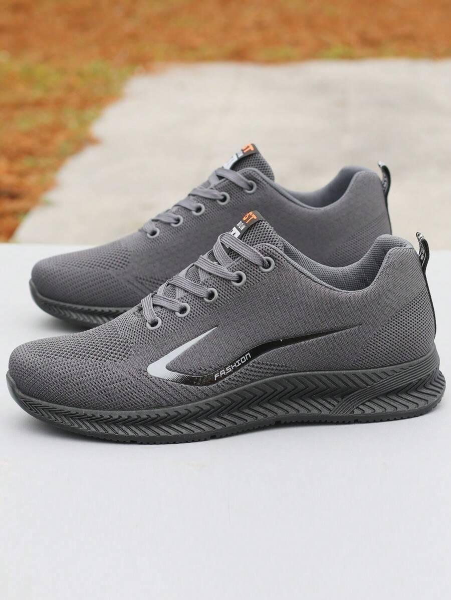 szare buty sportowe 