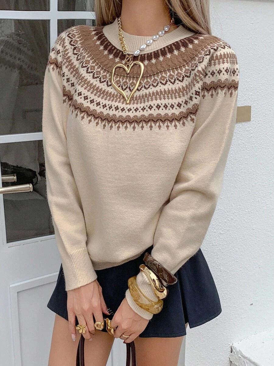 beżowy sweter okrągły dekolt