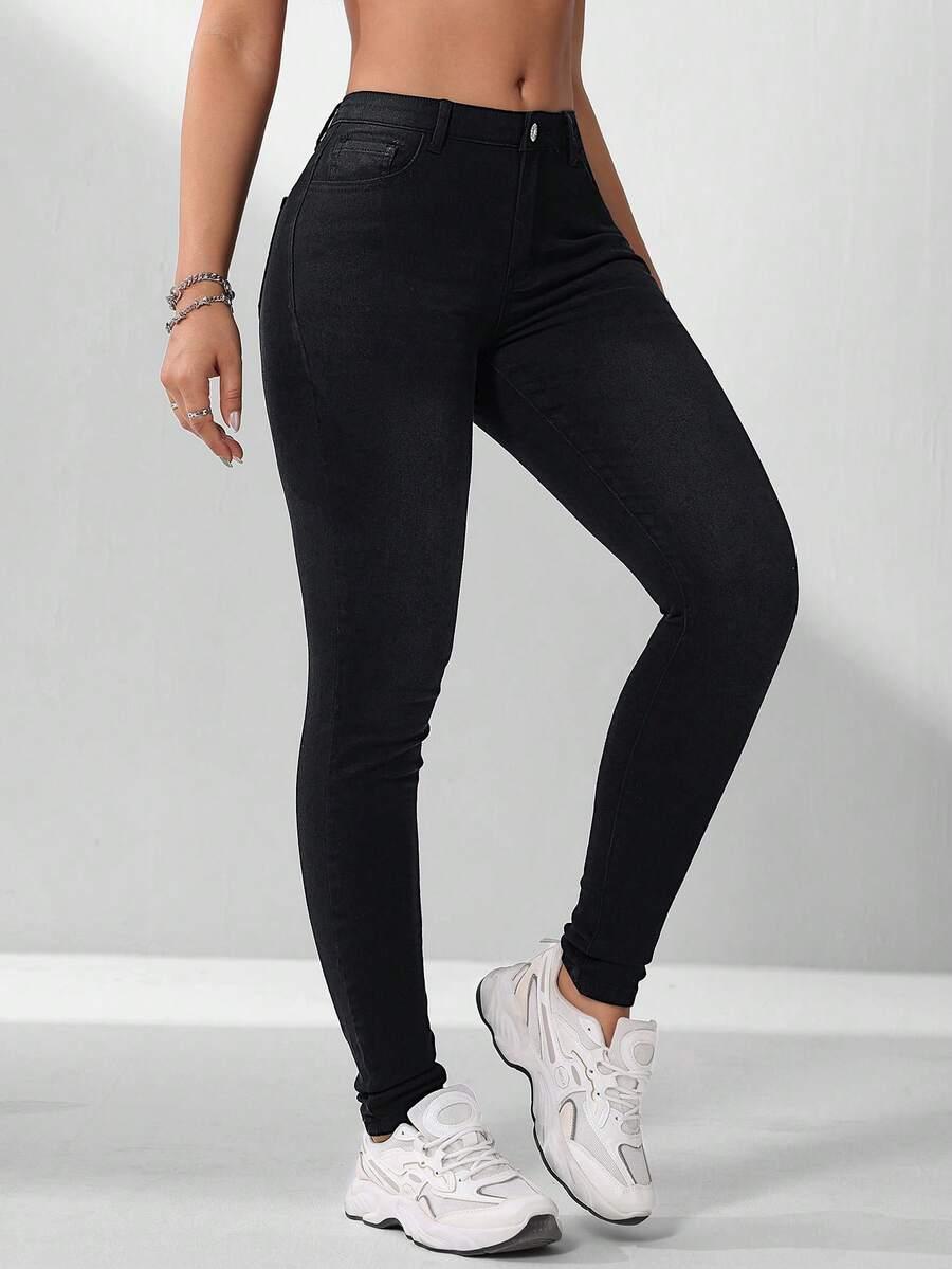 czarne spodnie jeans