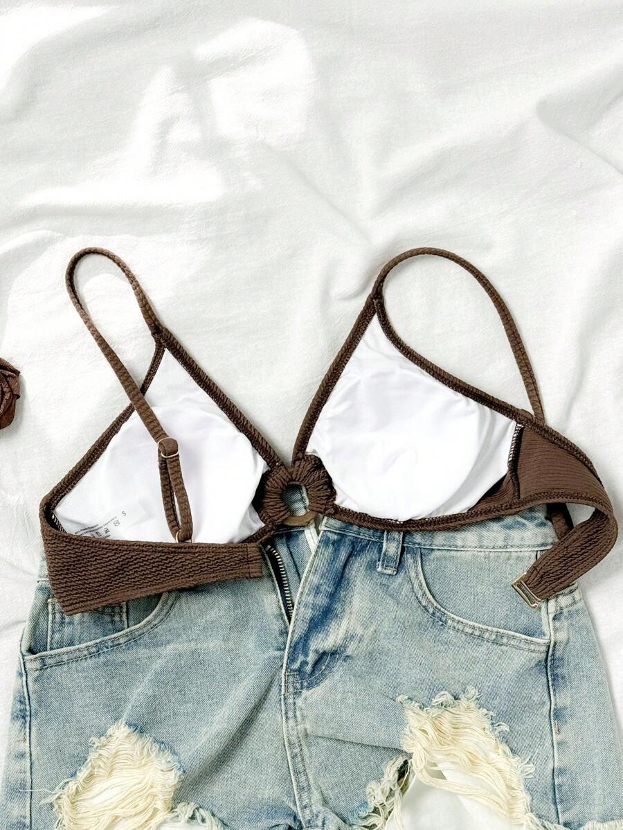 brązowa góra od bikini