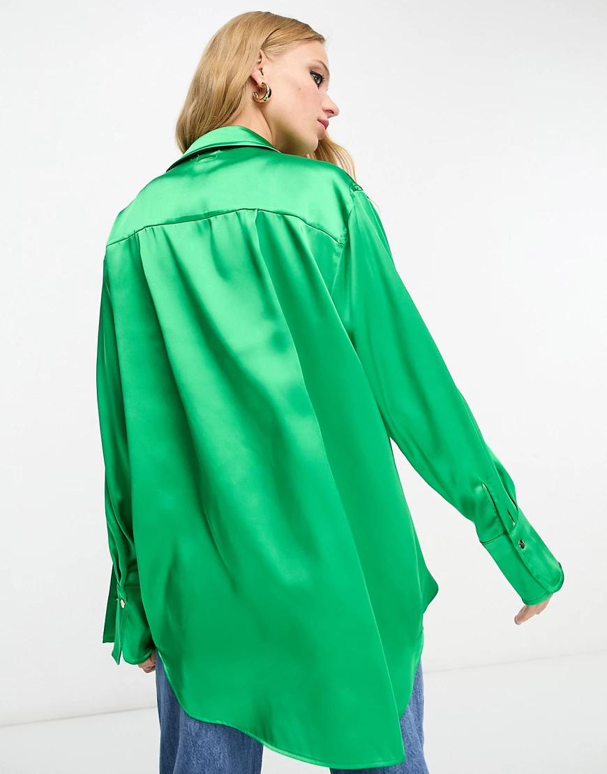 zielona satynowa koszula z dłuższym tyłem kieszeń