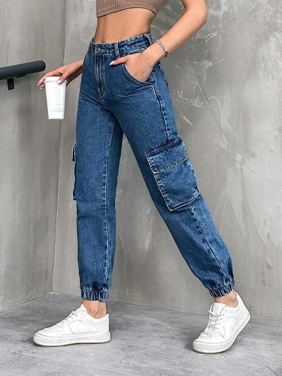 niebieskie spodnie jeans
