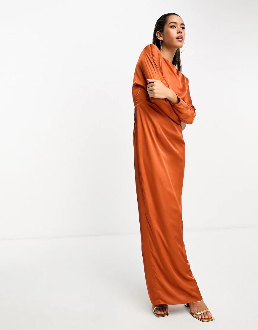 satynowa pomarańczowa maxi sukienka z długim rękawem