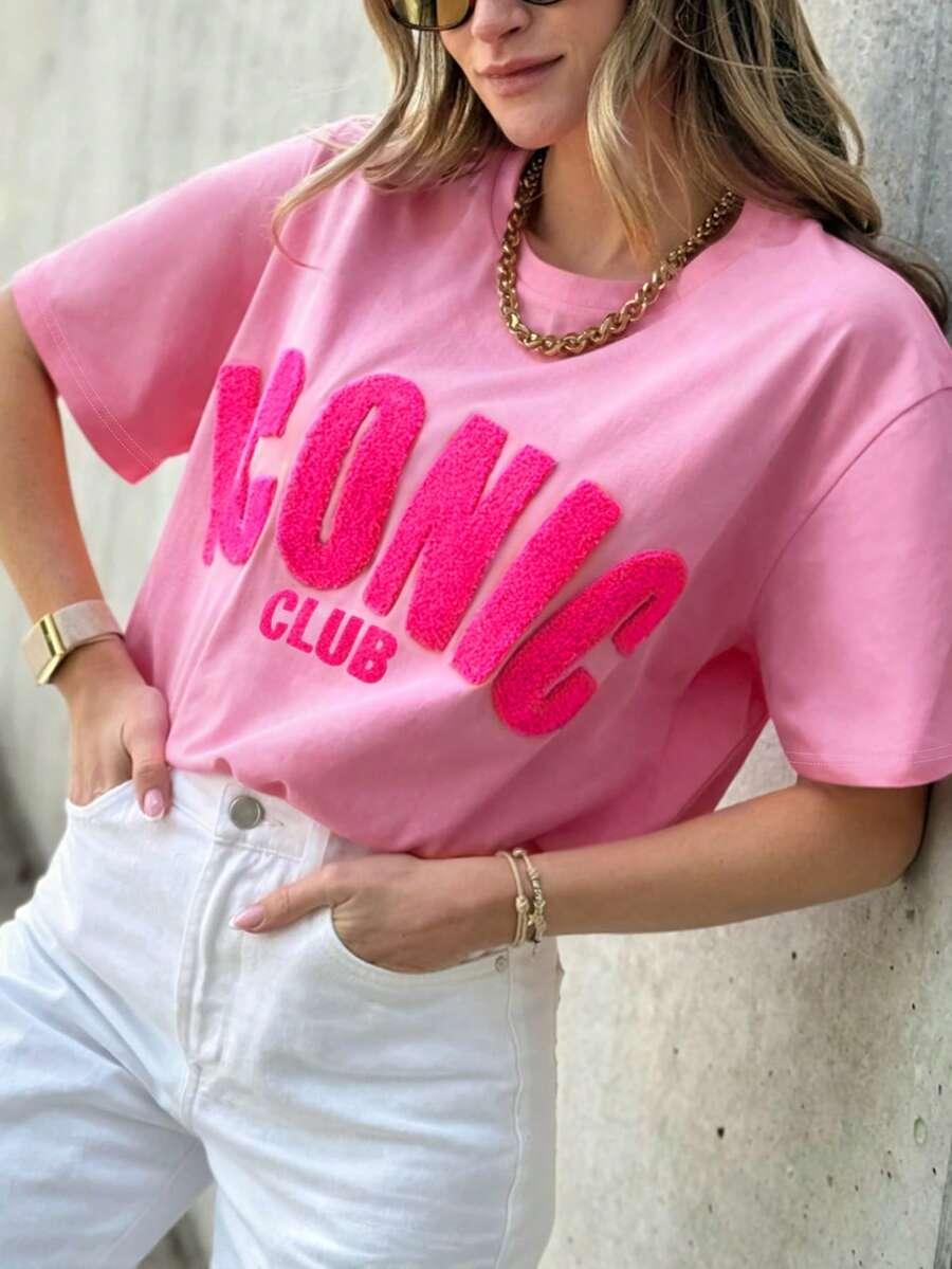 różowy t-shirt napis
