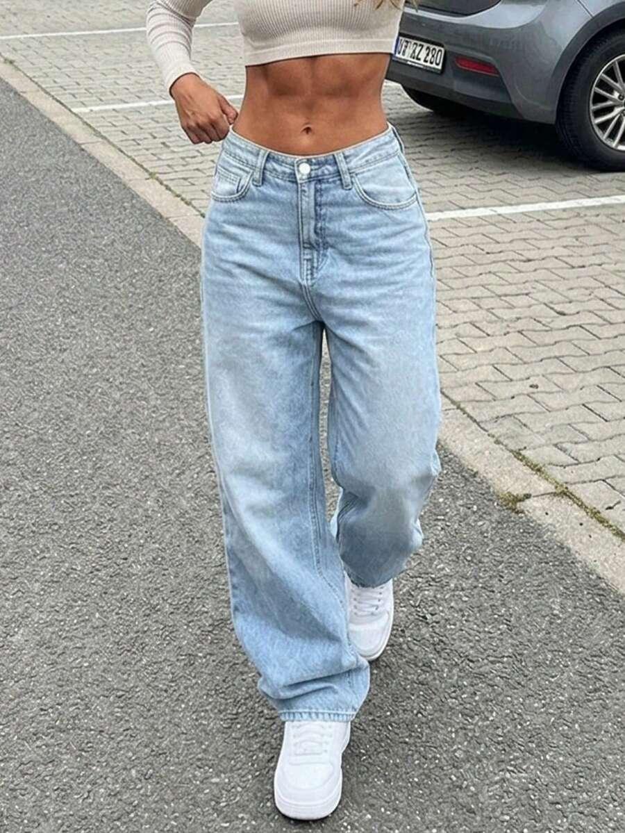 niebieskie spodnie jeans