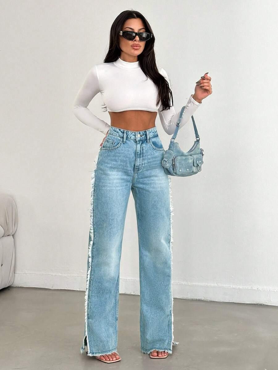 niebieskie spodnie jeans