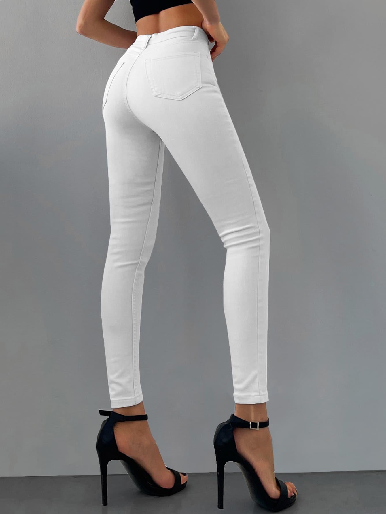 białe spodnie rurki jeans