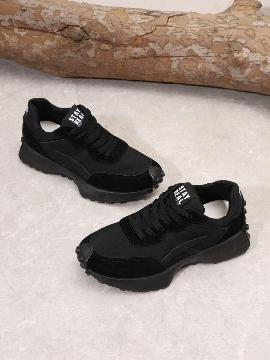 czarne buty sportowe
