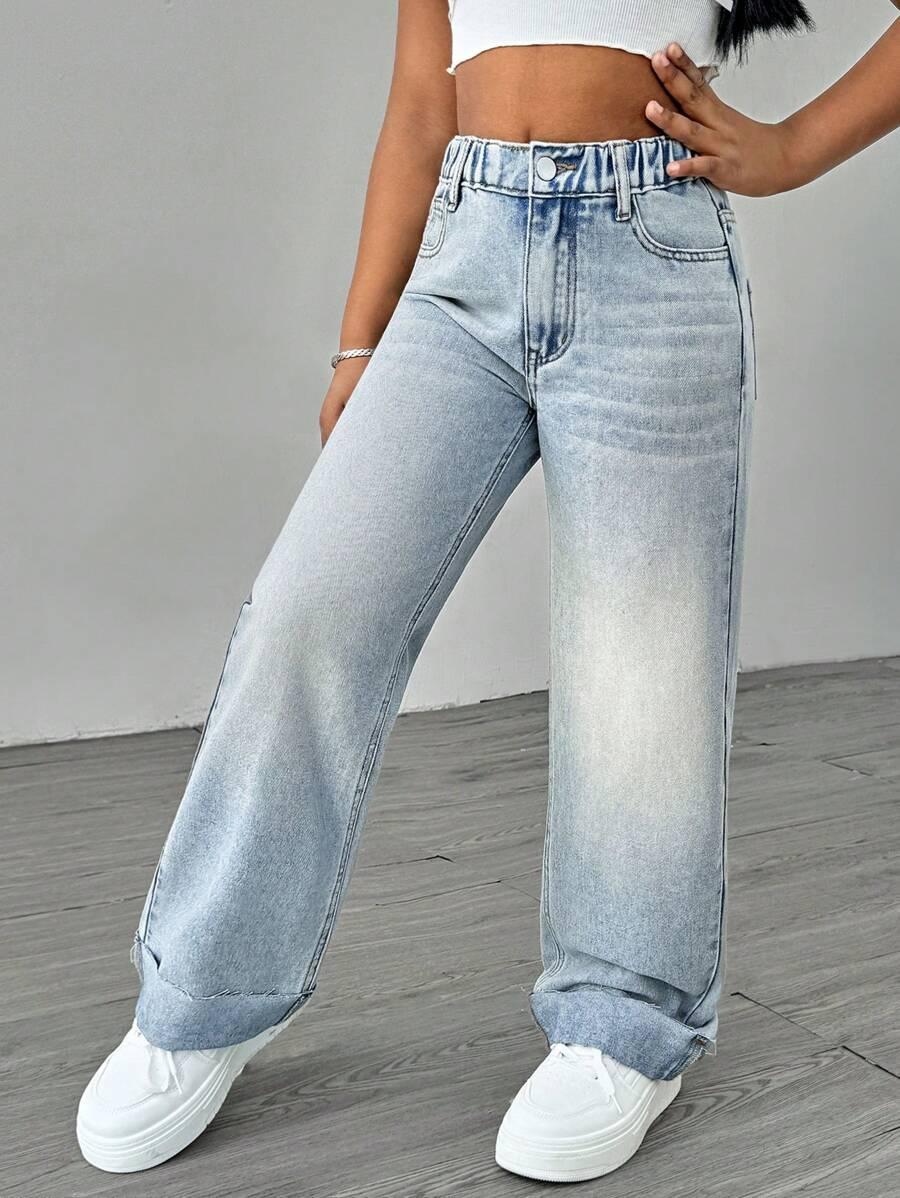 niebieskie spodnie jeans