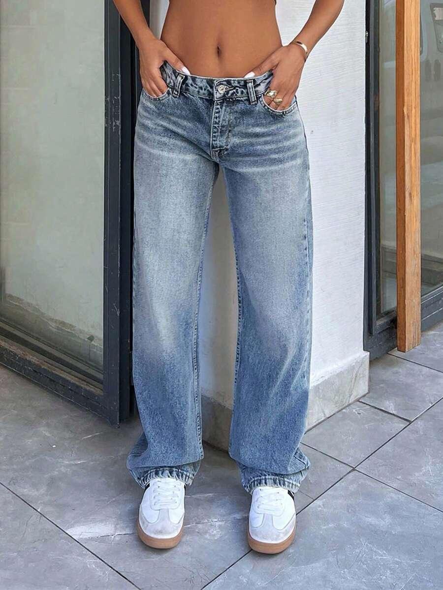 niebieskie spodnie jeans 