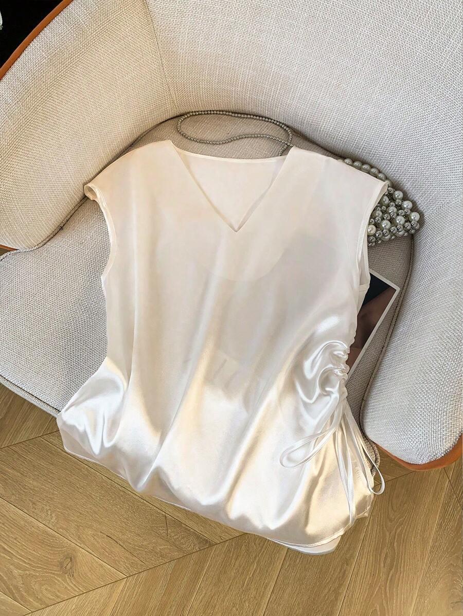 biała satynowa bluzka v-neck