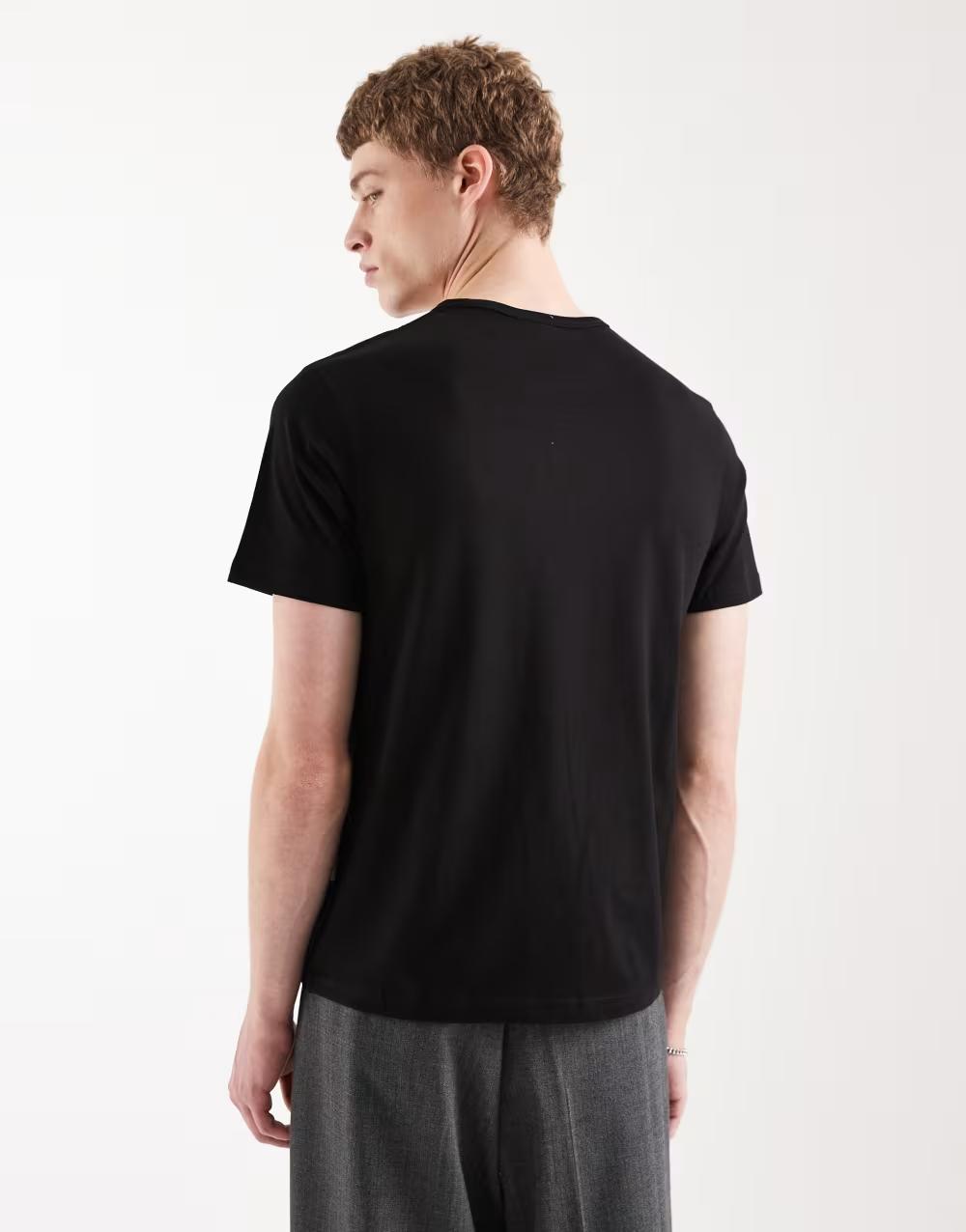 czarny t-shirt okrągły dekolt