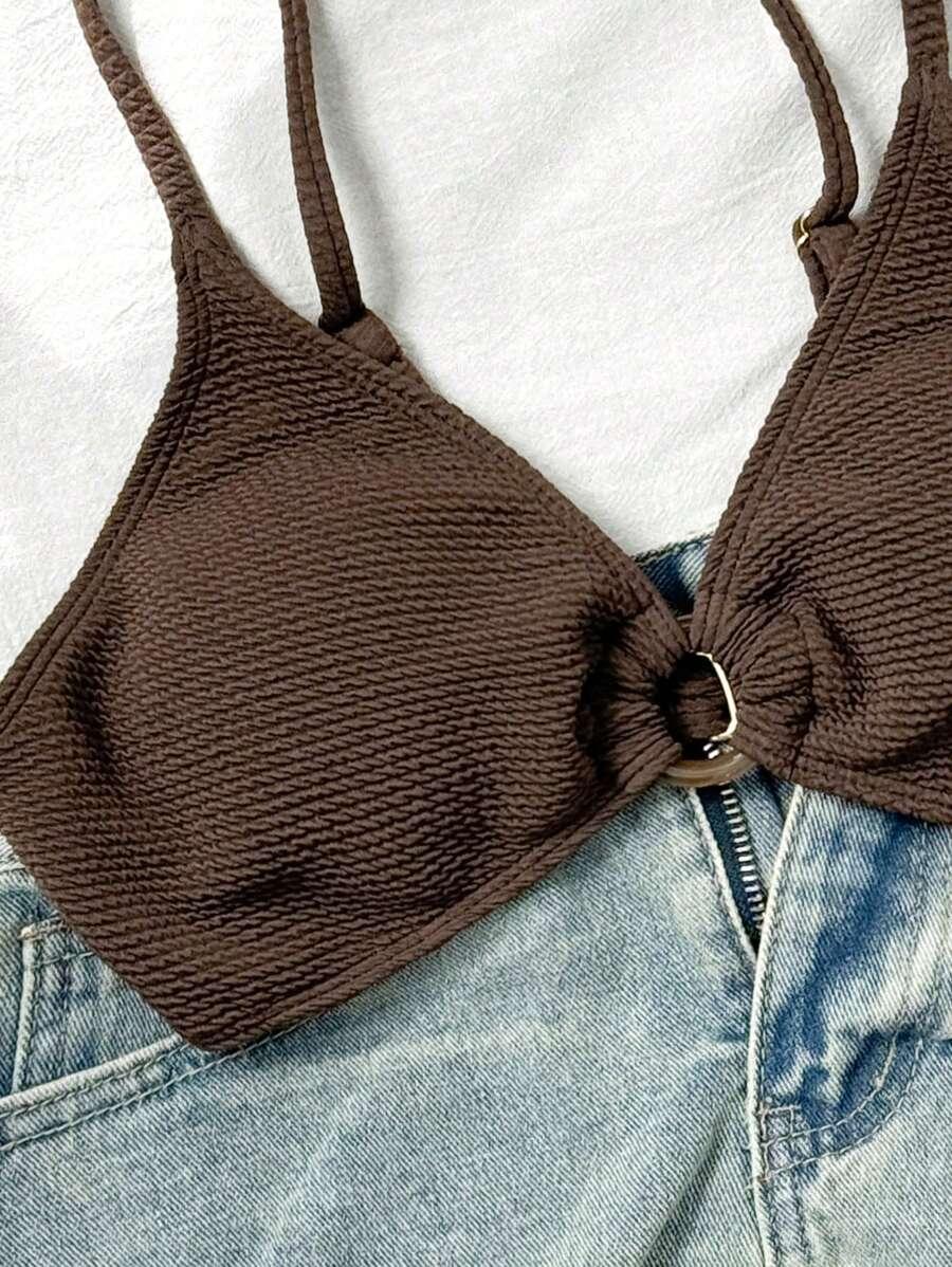 brązowa góra od bikini