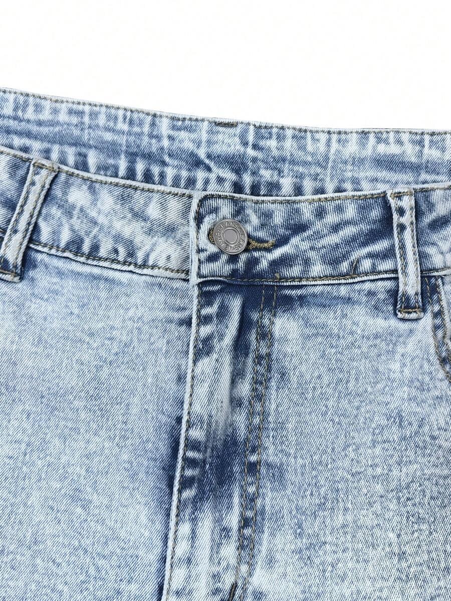 niebieskie spodnie jeans