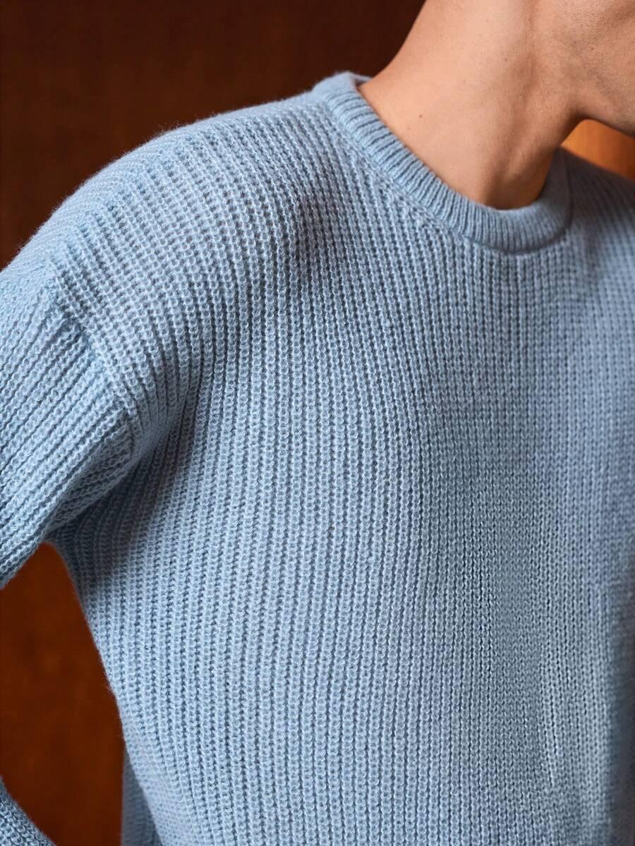 niebieski sweter okrągły dekolt
